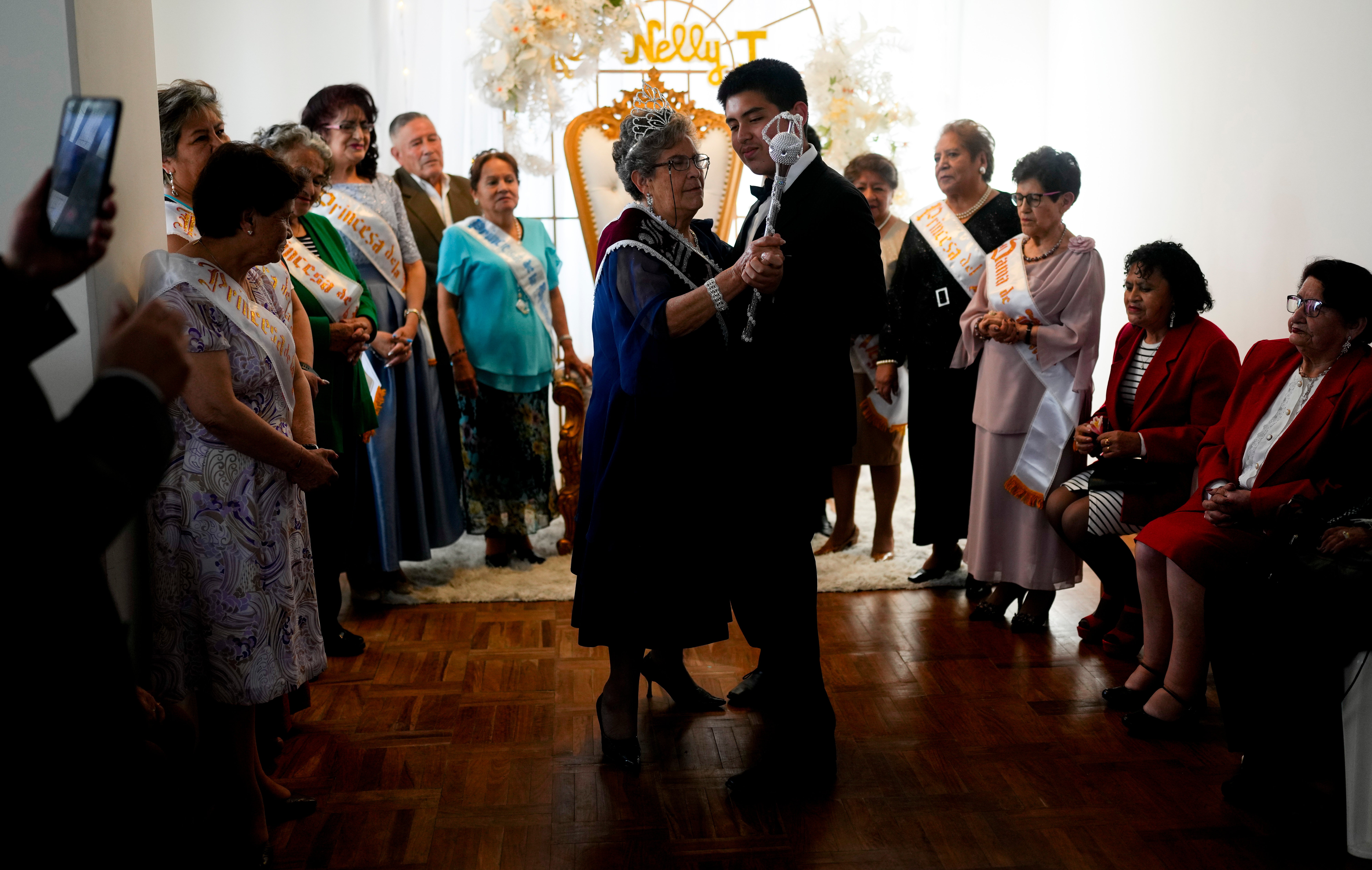 BOLIVIA-REINA ANCIANA-PRIMAVERA