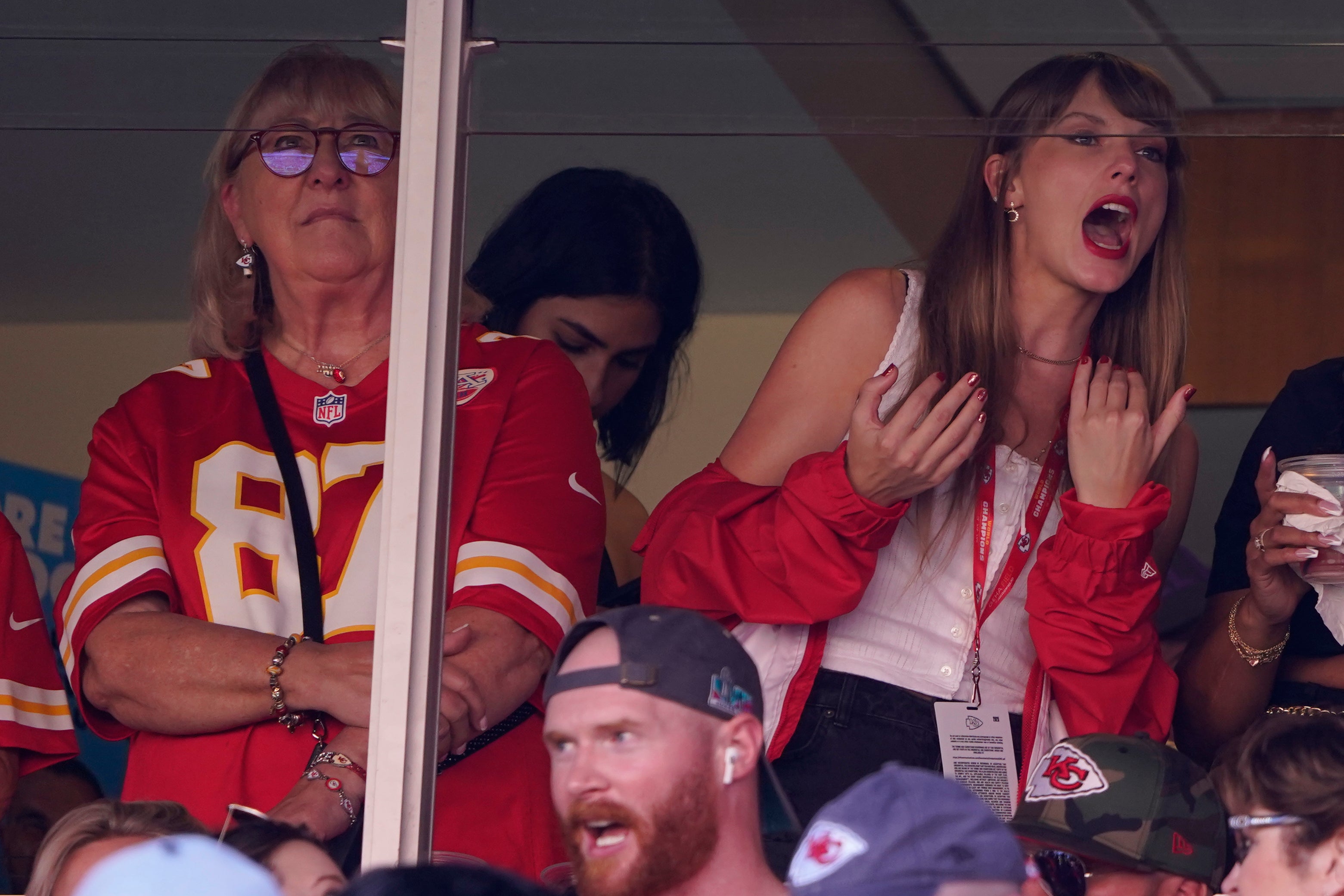 TAYLOR SWIFT-TRAVIS KELCE