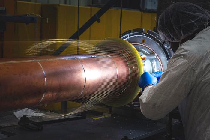 Investigadores descifran el misterio del comportamiento de la antimateria en la gravedad