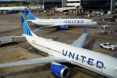 La aerolínea United Airlines acuerda mejorar los viajes para personas en silla de rueda