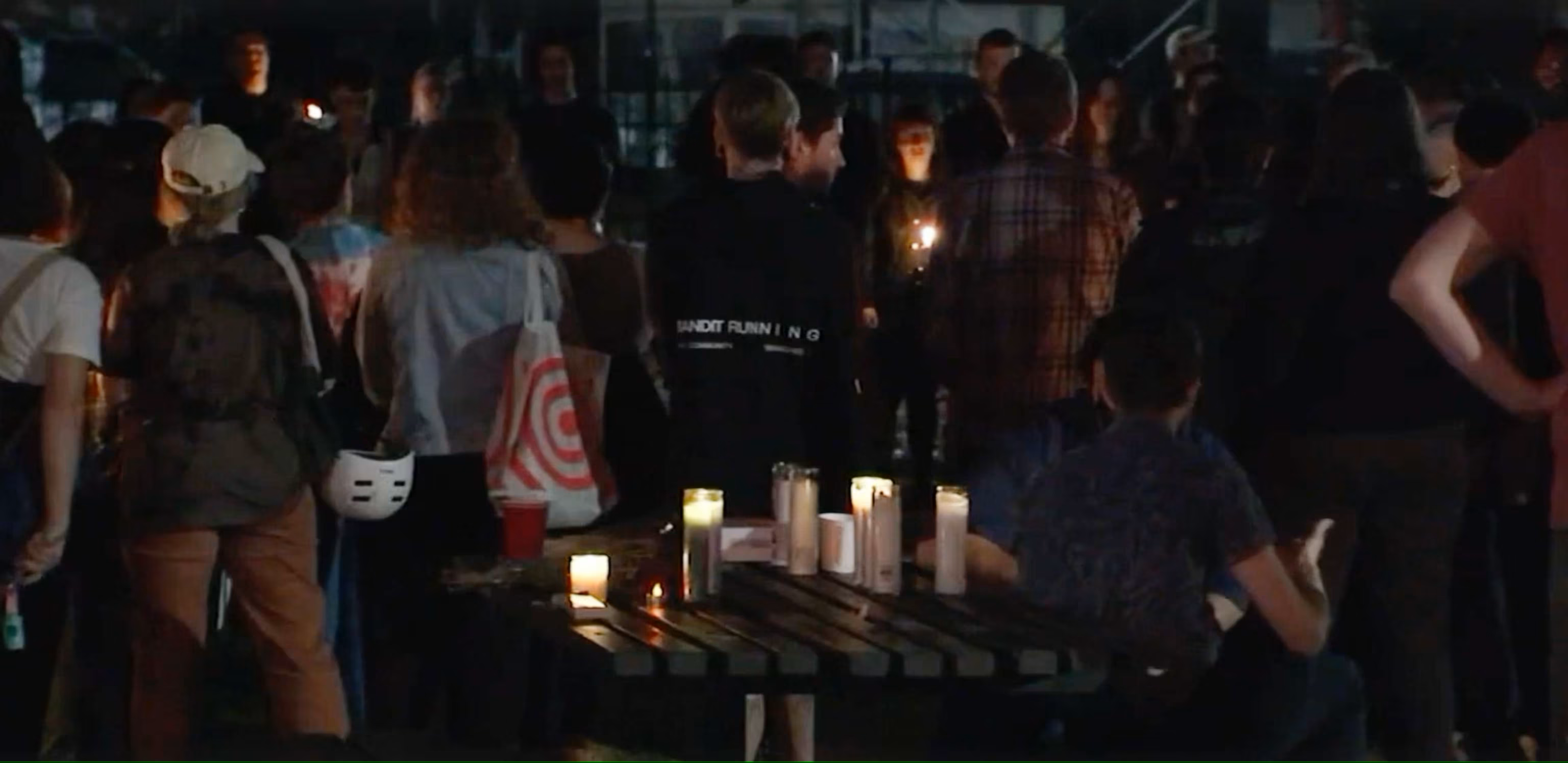 Se llevó a cabo una vigilia en honor al fallecimiento de Ryan Carson esa tarde