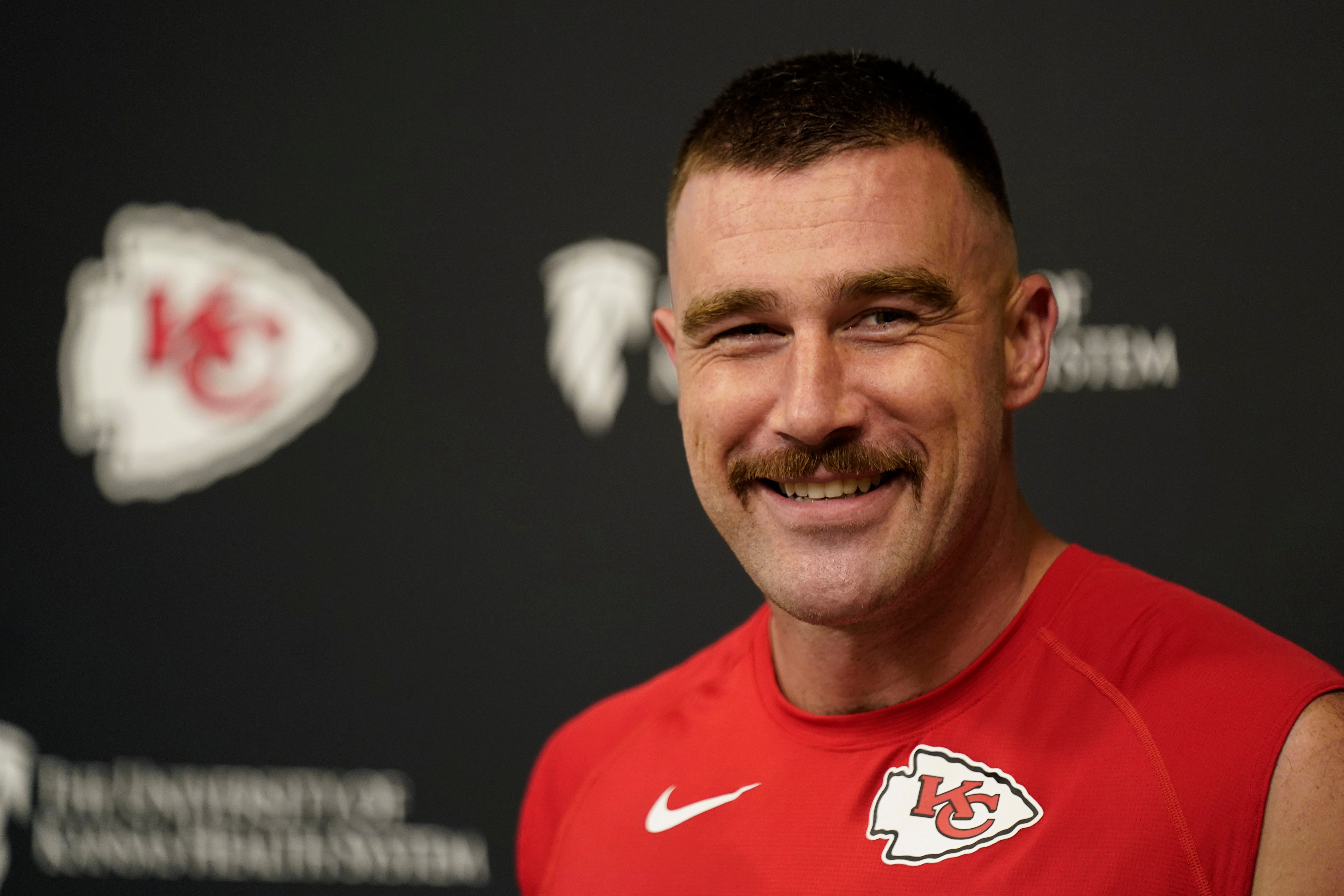 TAYLOR SWIFT-TRAVIS KELCE