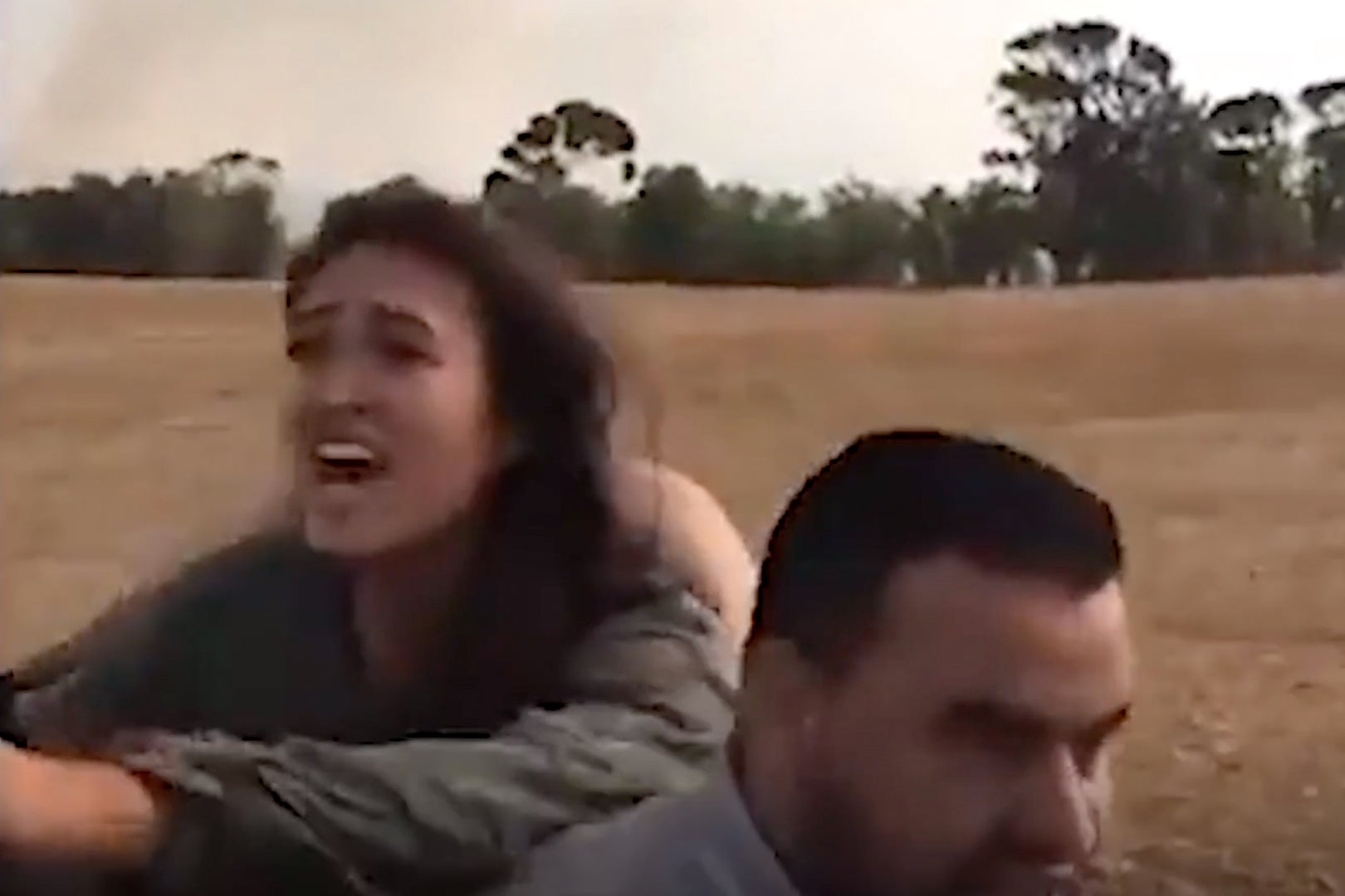 Noa Argamani apareció en un escalofriante vídeo siendo secuestrada por militantes de Hamás al viajar con su novio en una moto