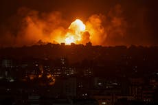 Israel intensifica su bombardeo en Gaza y trata de expulsar a combatientes de Hamas de su territorio