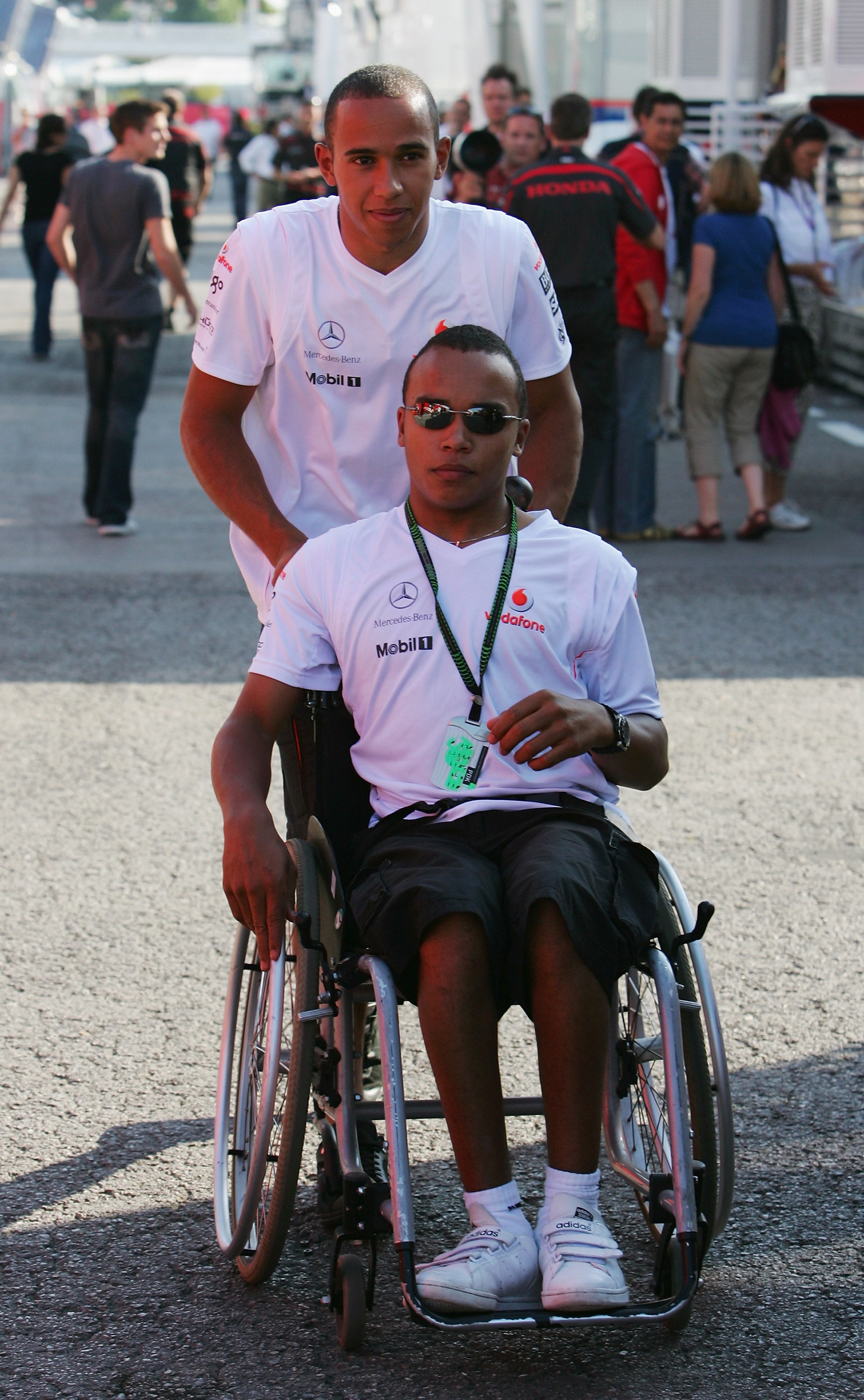 Nic iba en silla de ruedas cuando Lewis corrió por primera vez en la F1, pero ahora ya no la usa
