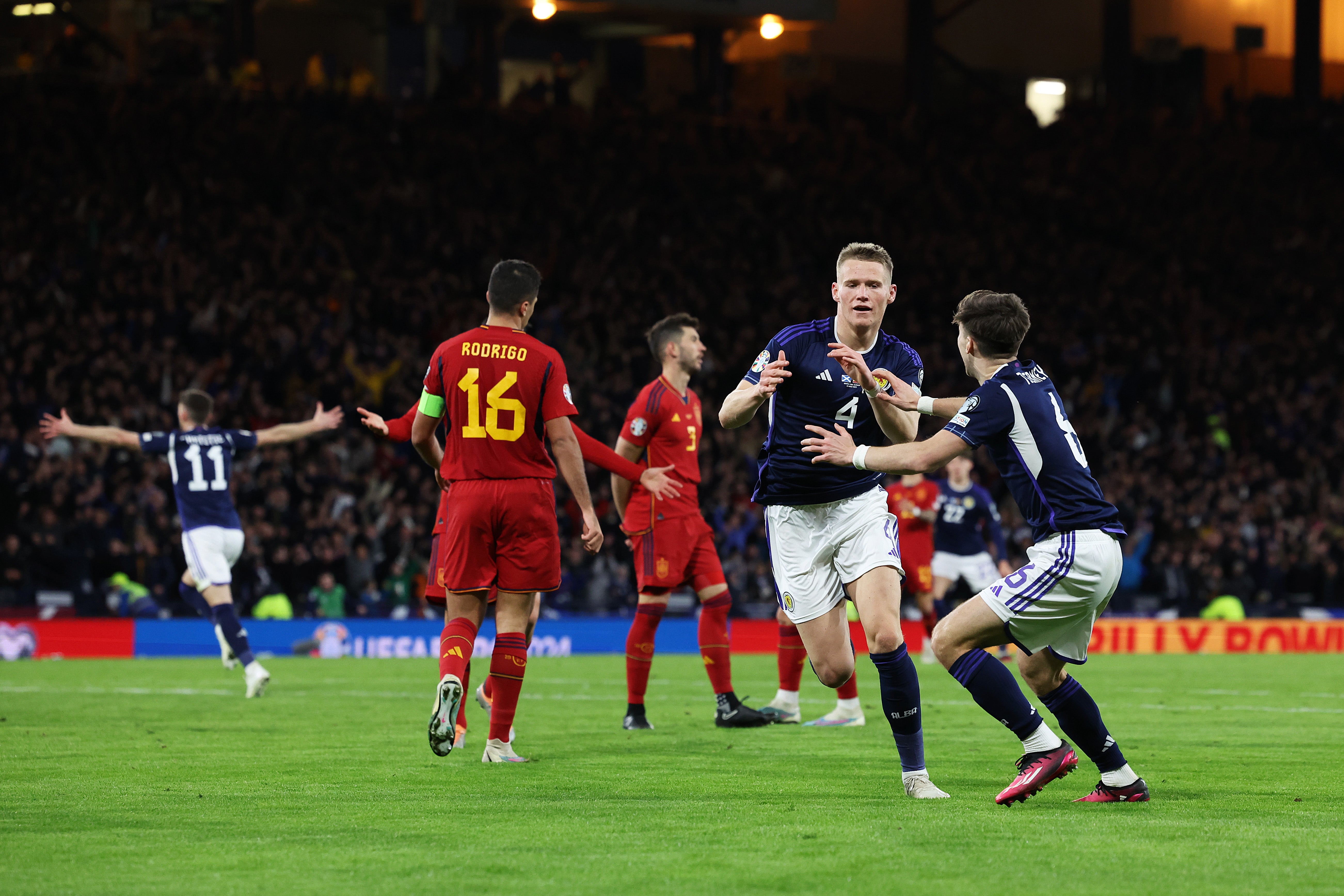 Escocia se atreve a soñar después de derrotar a España en Hampden Park .
