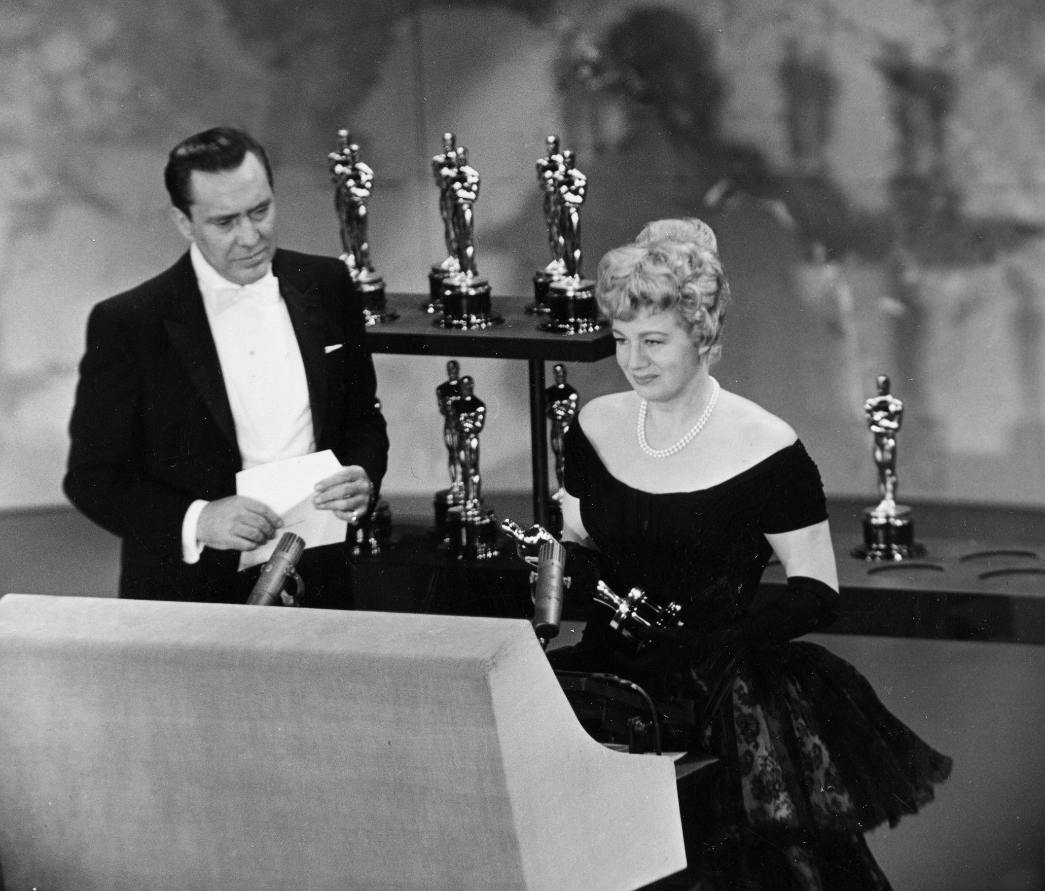 AP EXPLICA-HOLLYWOOD-HUELGAS