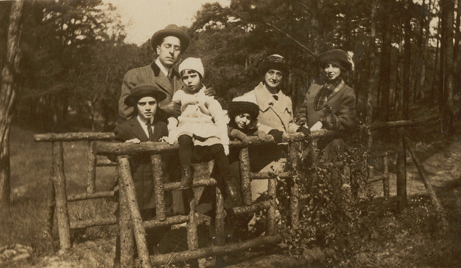 María Branyas, la tercera de izquierda a derecha, con su familia en Nueva Orleans en 1911