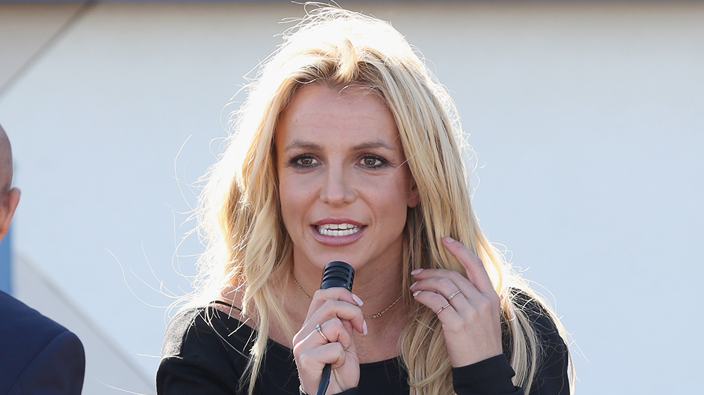 Los fans creen que Brown podría estar intentando parecerse a Britney Spears