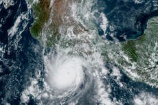 La tormenta tropical Otis se acerca a Acapulco como huracán