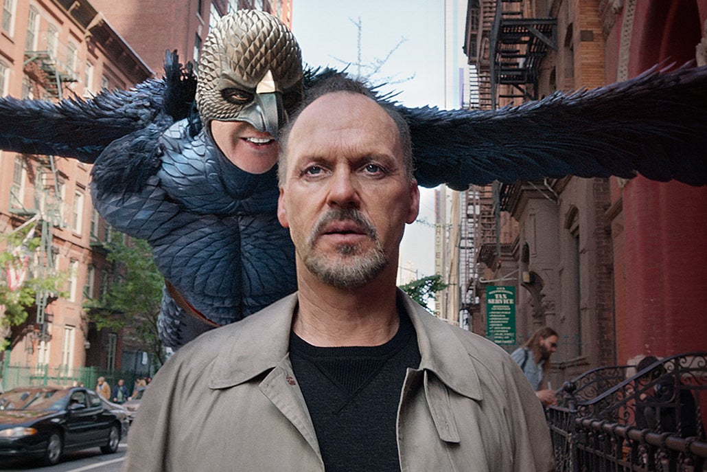 Michael Keaton demuestra que todavía tiene chispa: escena de ‘Birdman’