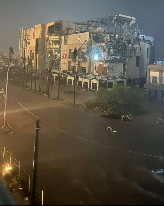 Vídeos muestran el impacto del huracán ‘Otis’ en México