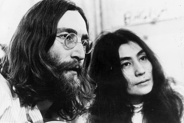 <p>John y Yoko en 1969, el año en que Lennon comunicó a The Beatles su intención de abandonar la banda.</p>