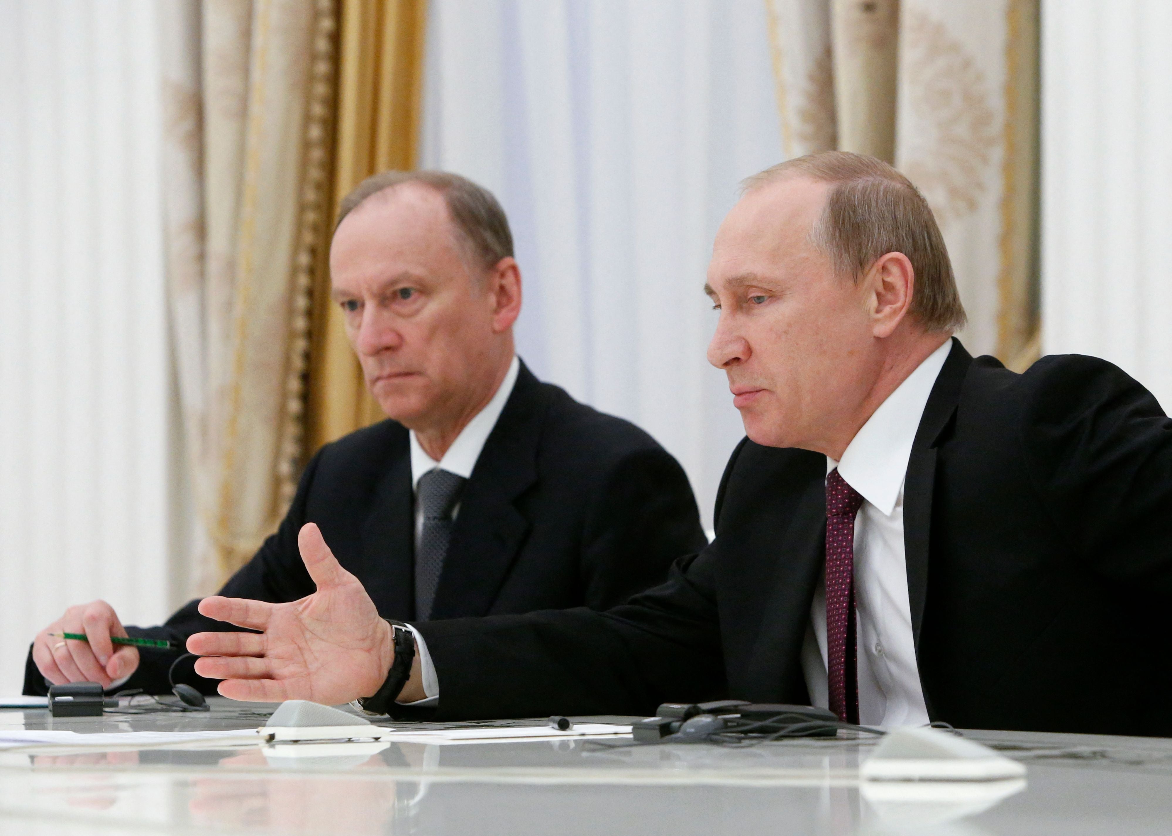 Putin acompañado por el secretario del Consejo de Seguridad, Nikolái Pátrushev