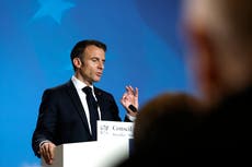 Macron promete consagrar derecho al aborto en la Constitución de Francia para 2024