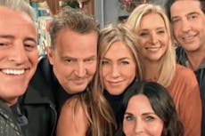 Elenco de ‘Friends’ está “devastado” por la muerte de Matthew Perry