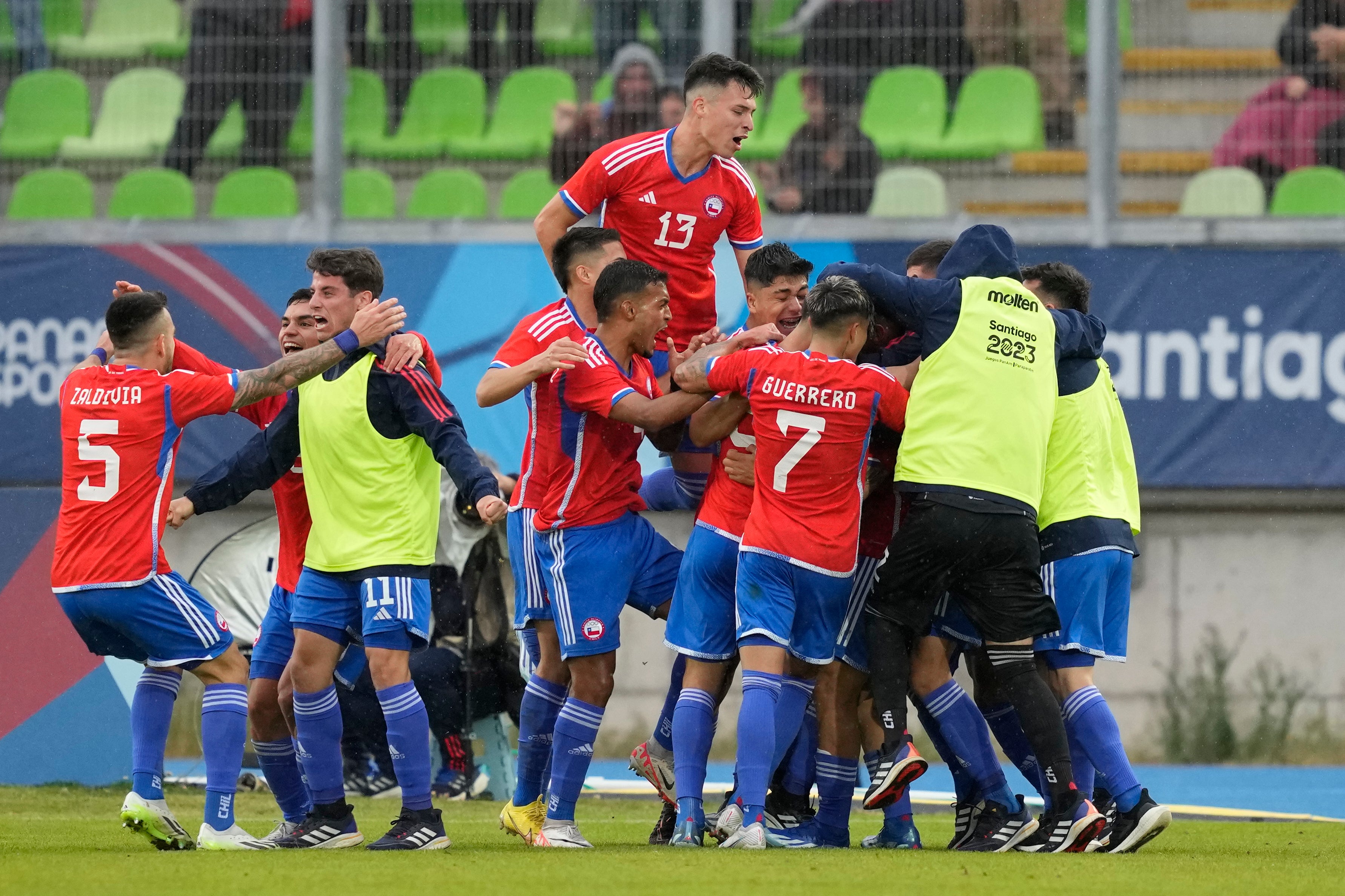 Chile derrota 10 a EEUU y avanza a la final del fútbol masculino de