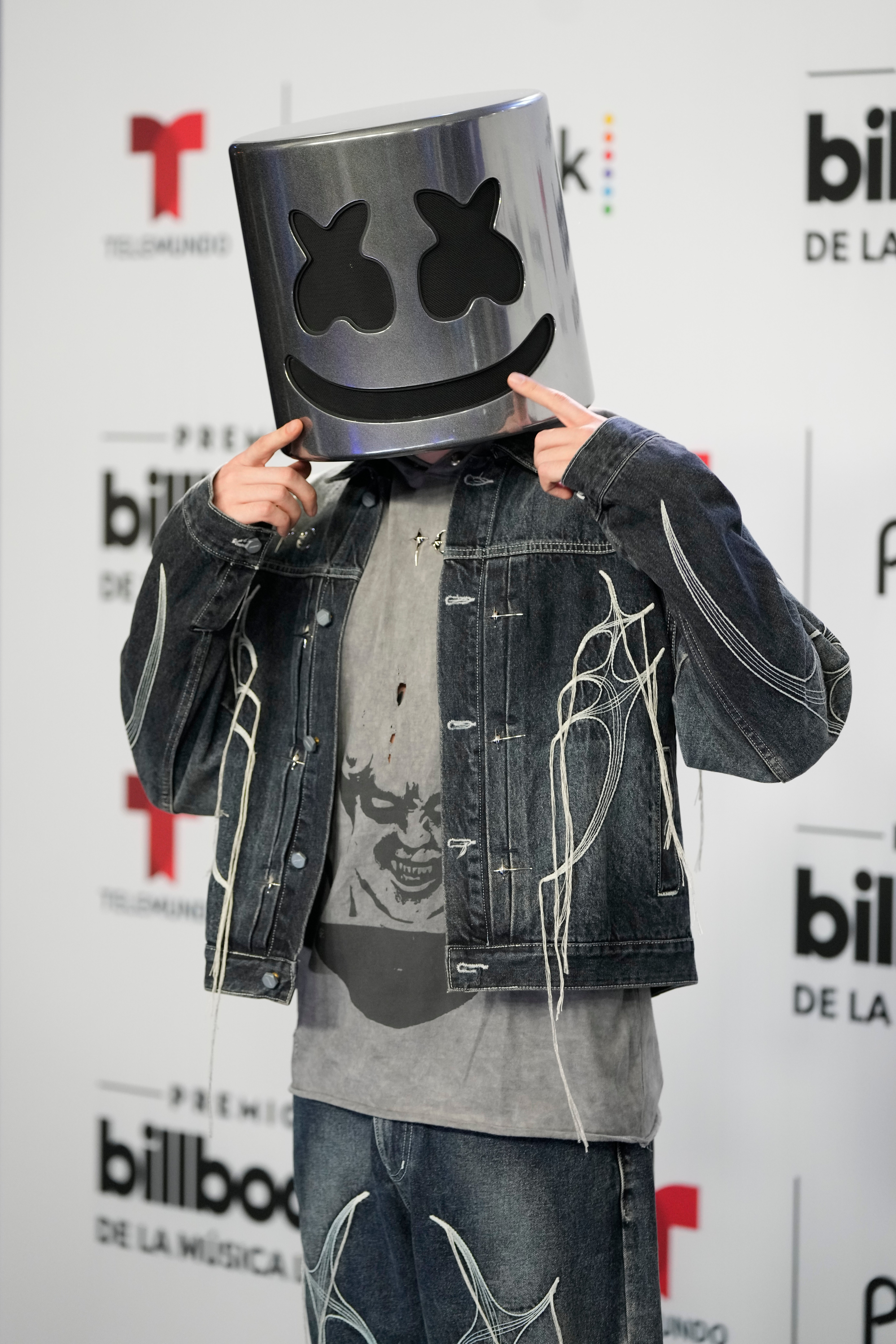 LATIN GRAMMY-MARSHMELLO