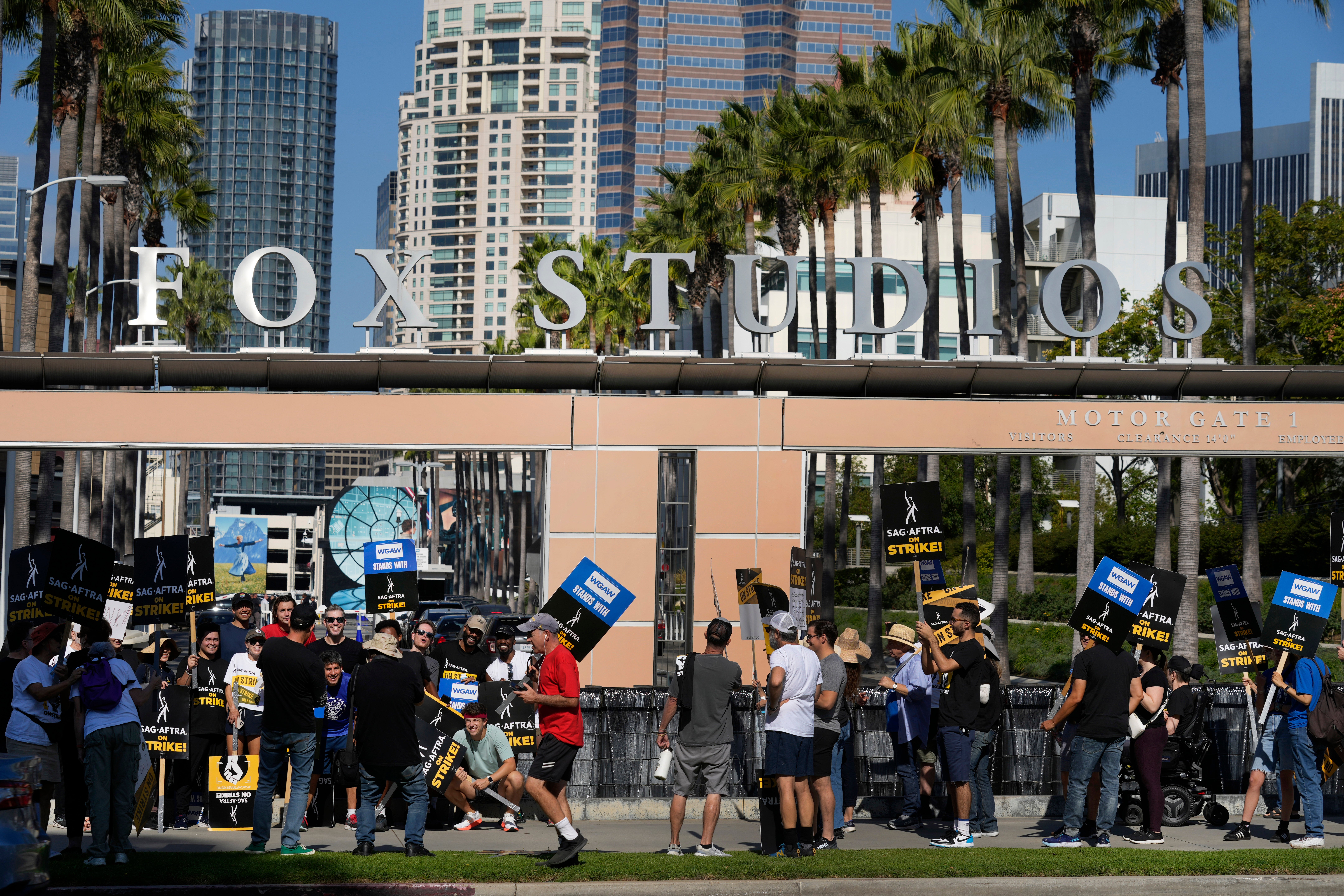 HOLLYWOOD-HUELGAS-LO QUE SIGUE