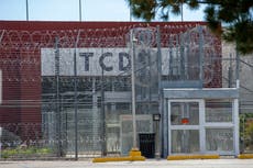 Demanda colectiva alega condiciones inseguras en centro de detención de migrantes en Nuevo México