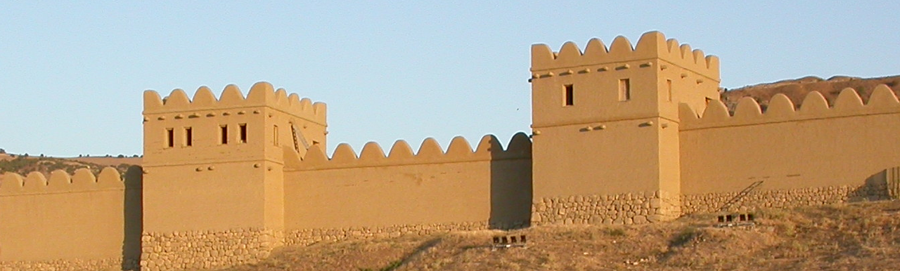 Una reconstrucción de una sección de la muralla de la ciudad de Hattusa