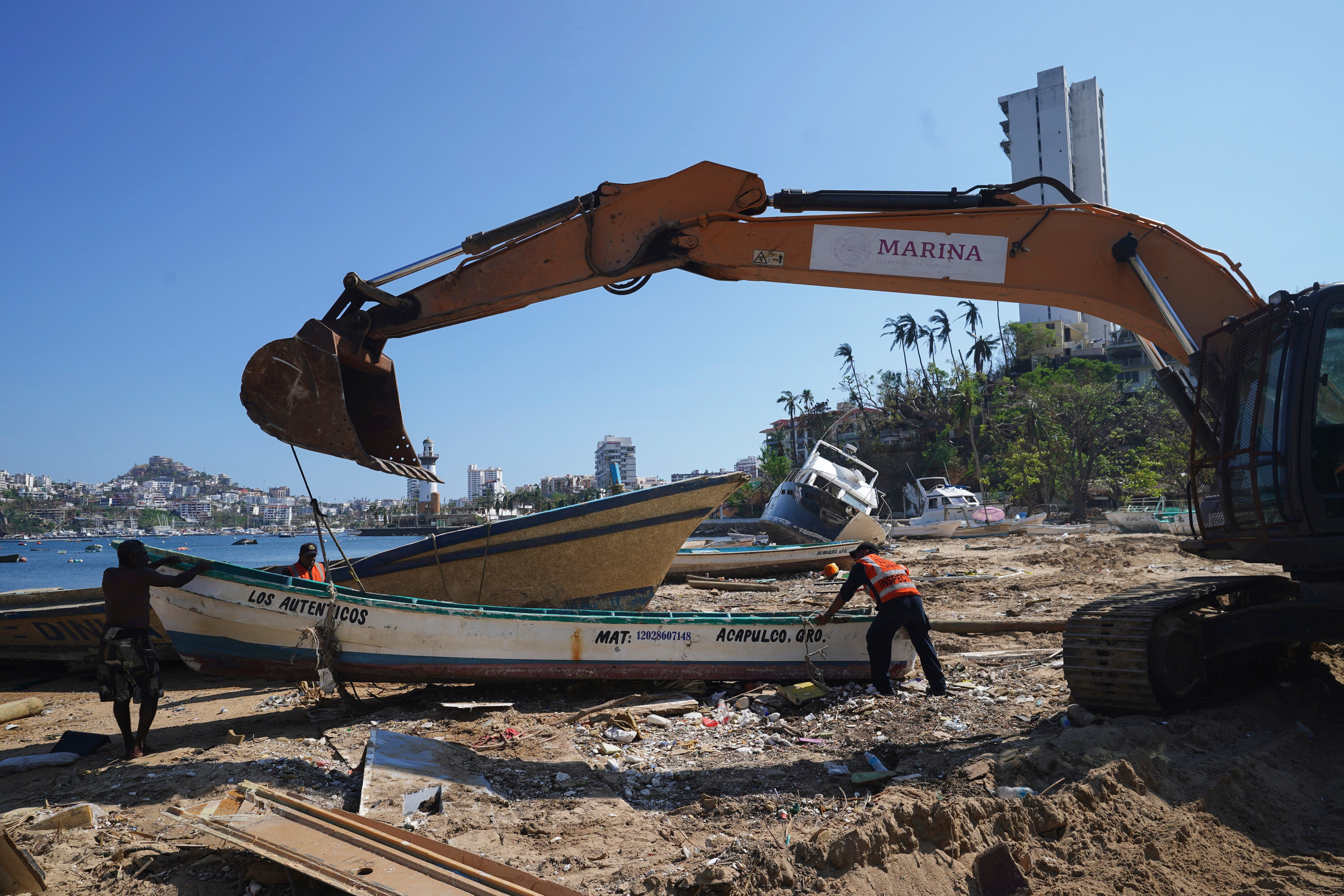 México dará hasta 3.300 dólares para que residentes de Acapulco reconstruyan sus propias casas