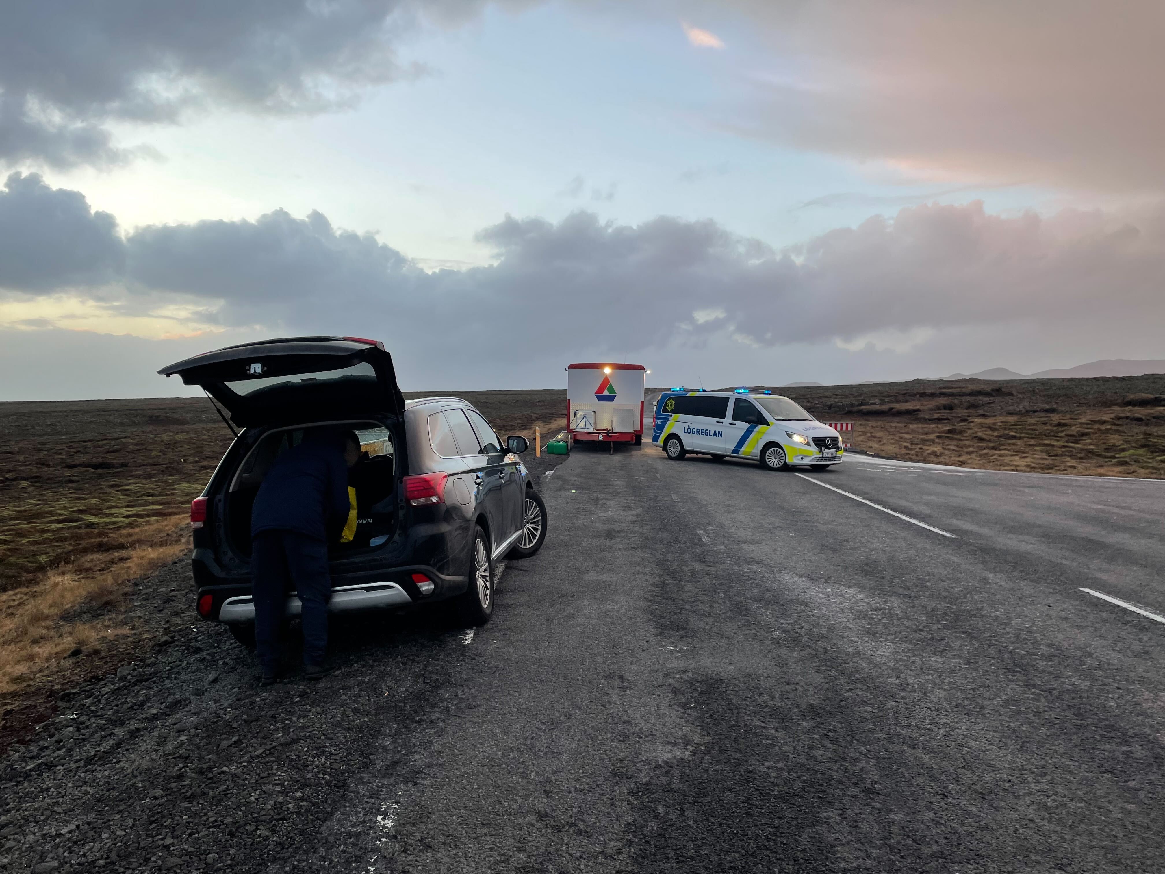 Puesto de control policial a unos 24 km de Grindavik