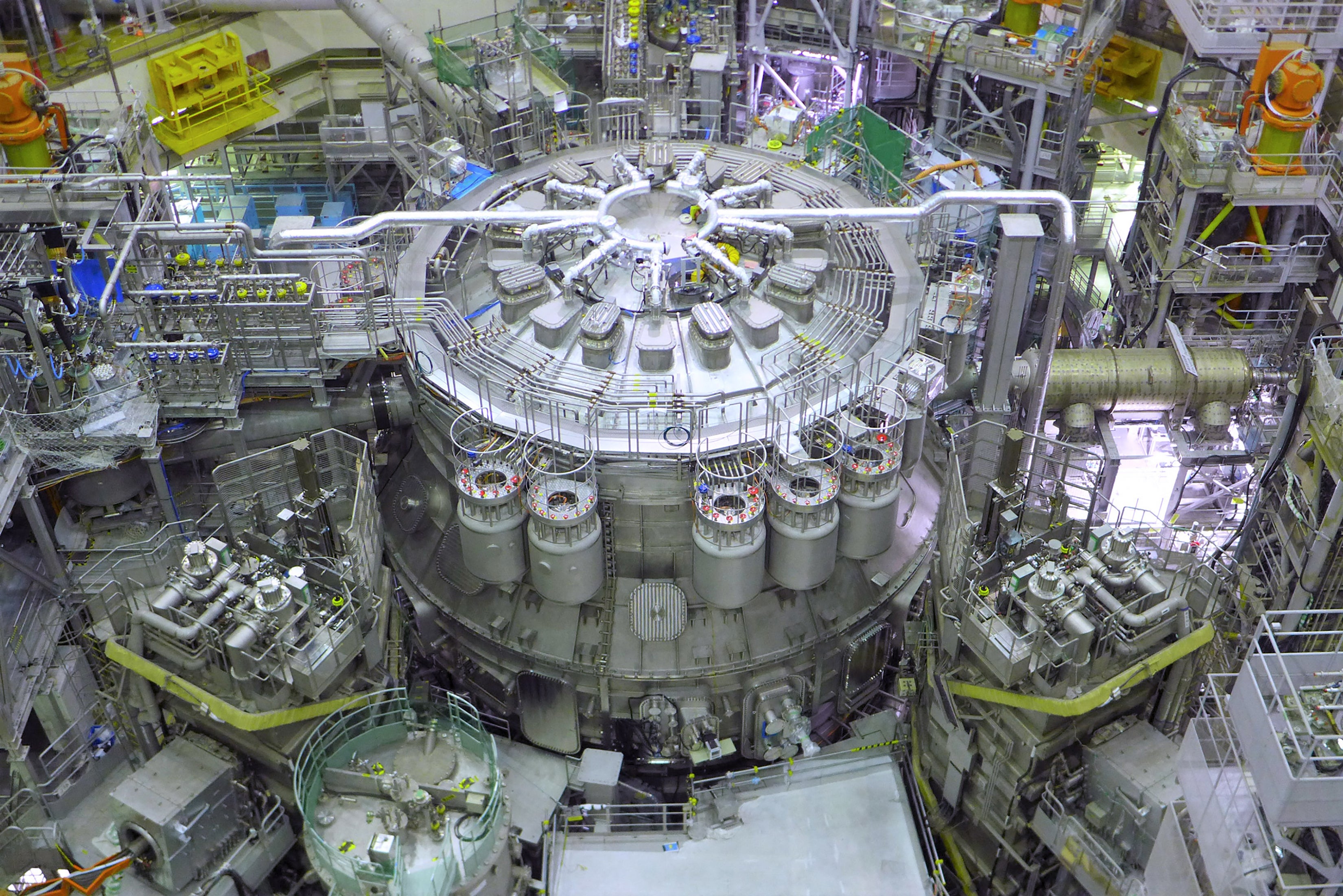 El JT-60SA es el reactor de fusión nuclear más grande del mundo construido hasta la fecha