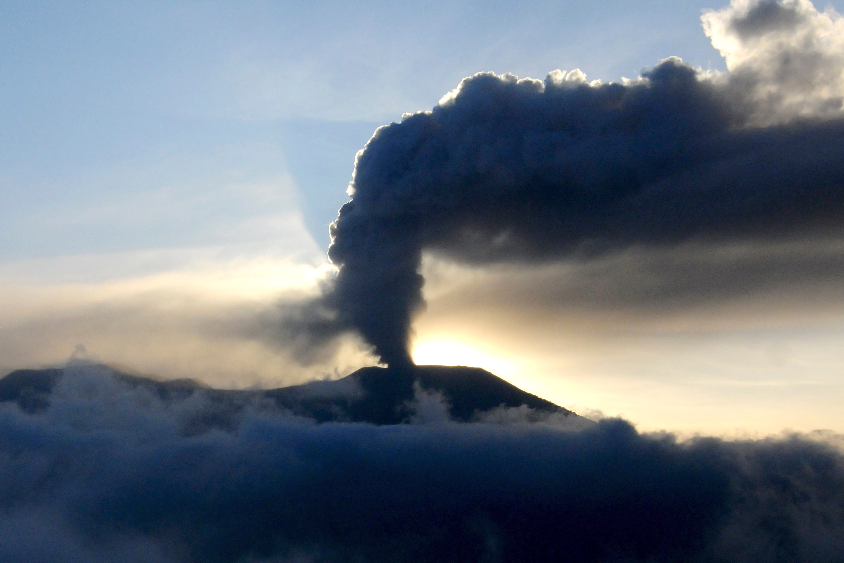 INDONESIA-VOLCÁN