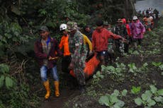 Rescatistas encuentran más cadáveres tras erupción volcánica repentina en Indonesia; hay 23 muertos