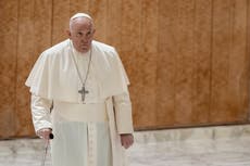 Tras cierta oposición, Vaticano reitera bendiciones para parejas homosexuales