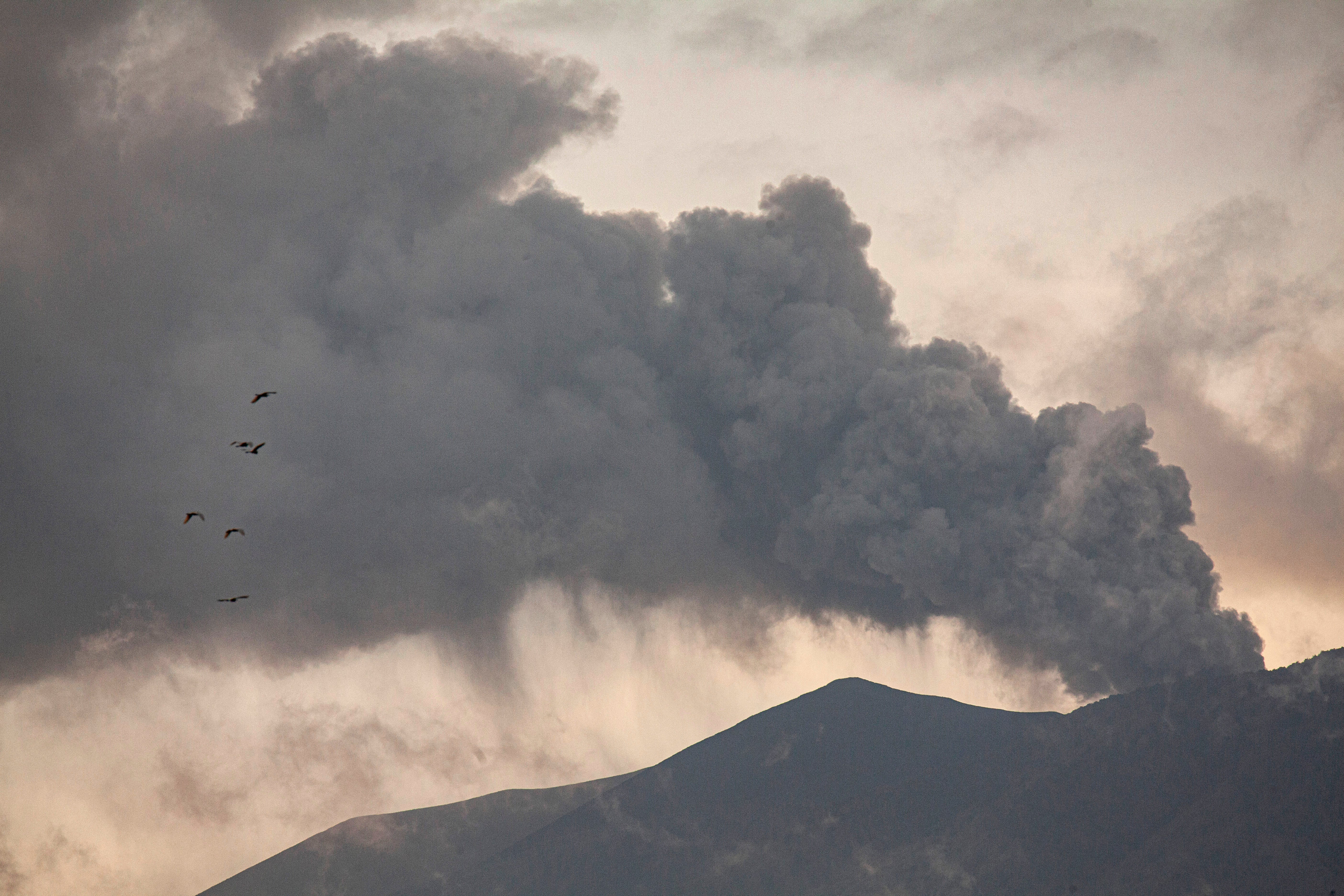 INDONESIA-VOLCÁN