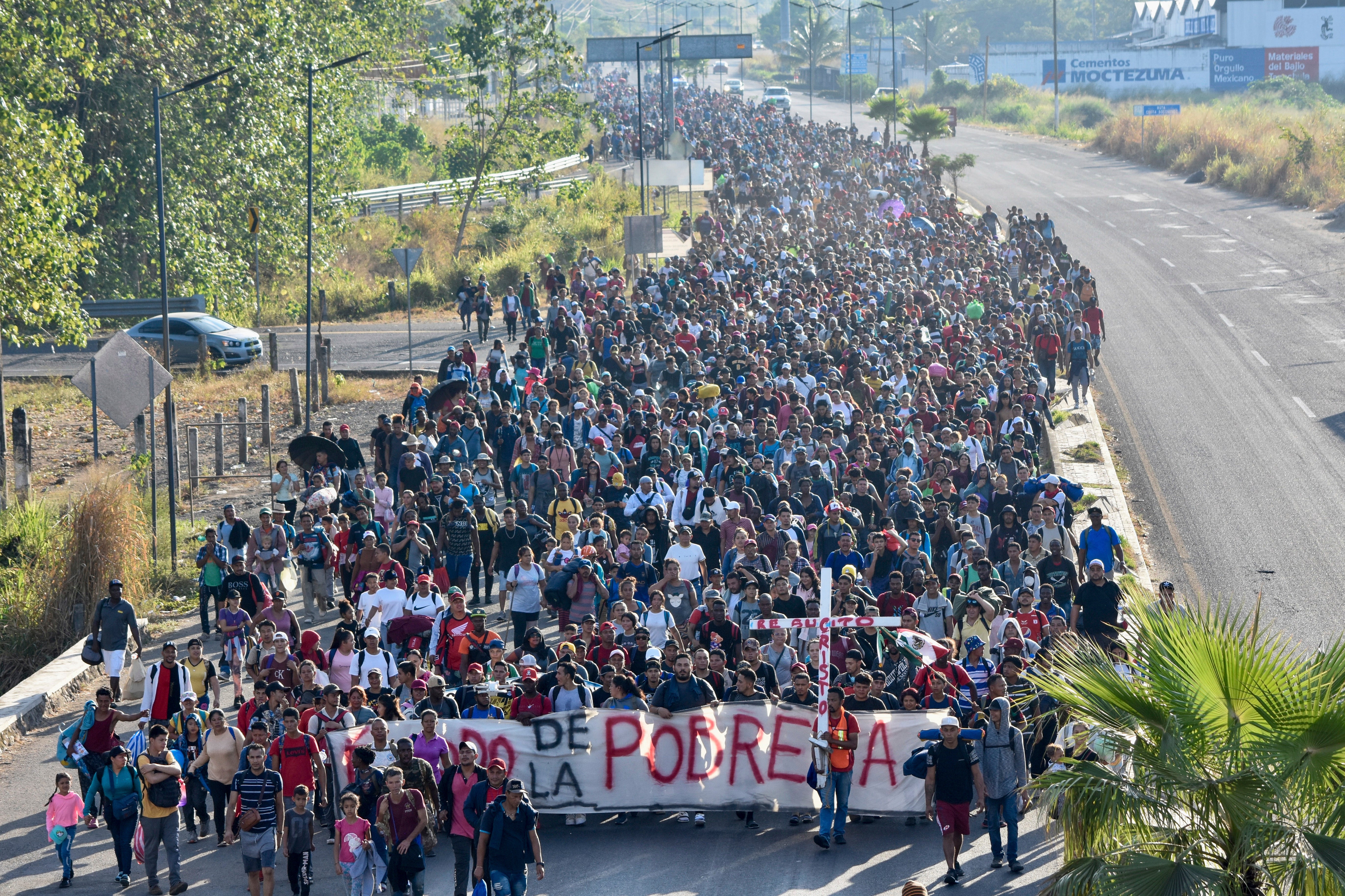 Caravana de migrantes avanza por el sur de M xico en plena Navidad