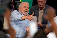 La economía de Brasil mejora durante el 1er año de Lula, pero el país sigue dividido