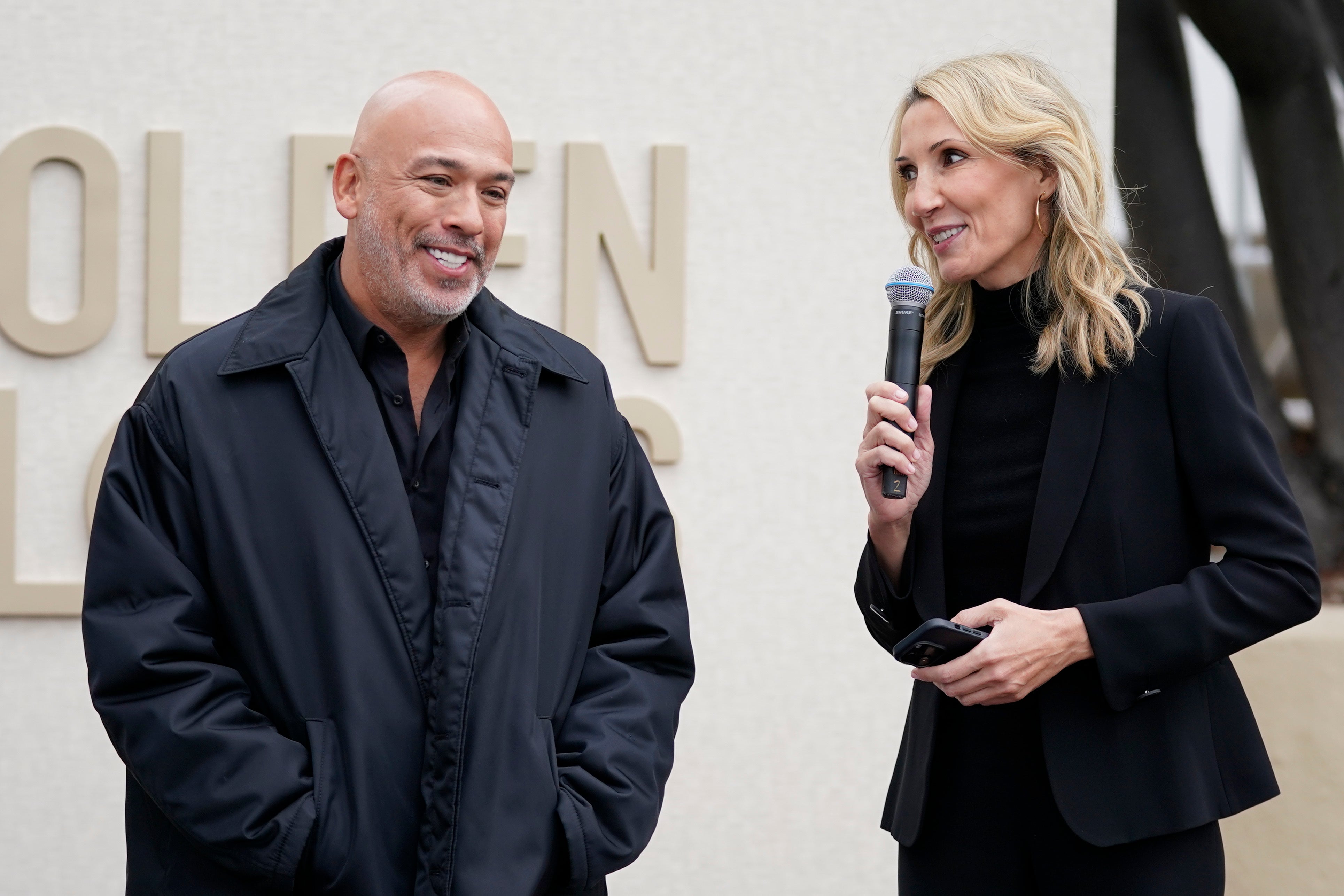 GLOBOS DE ORO-ANFITRIÓN