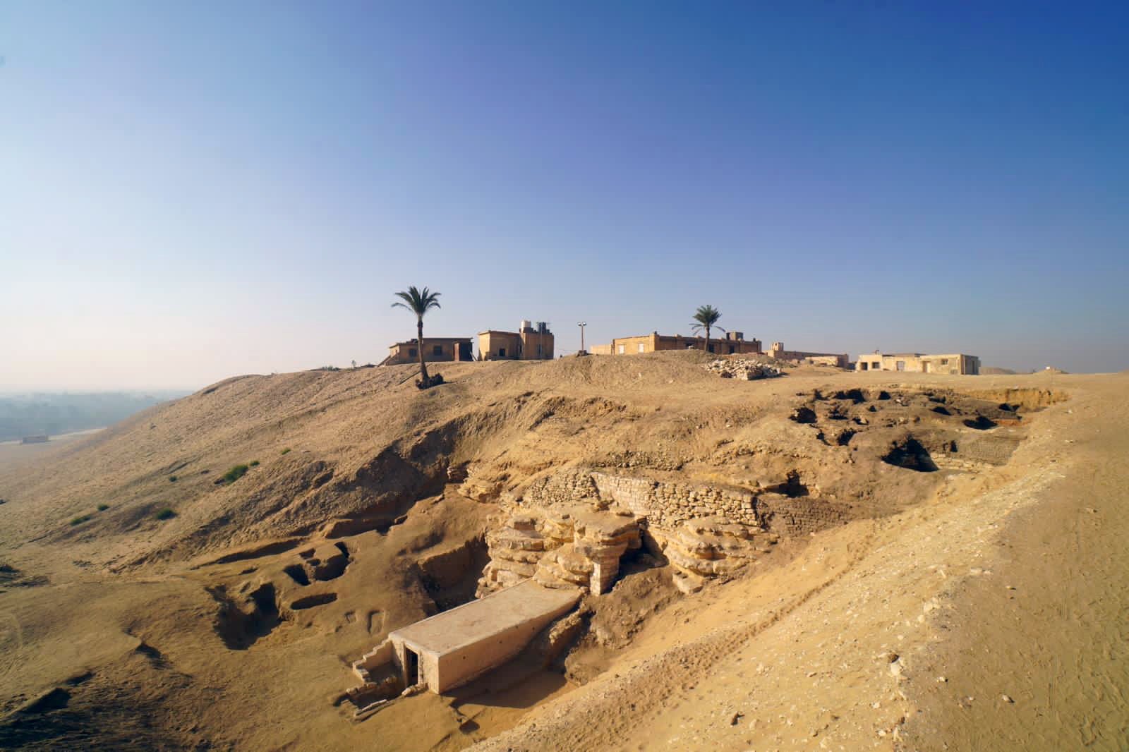Un equipo de arqueólogos egipcios y japoneses descubren nuevos restos en Saqqara