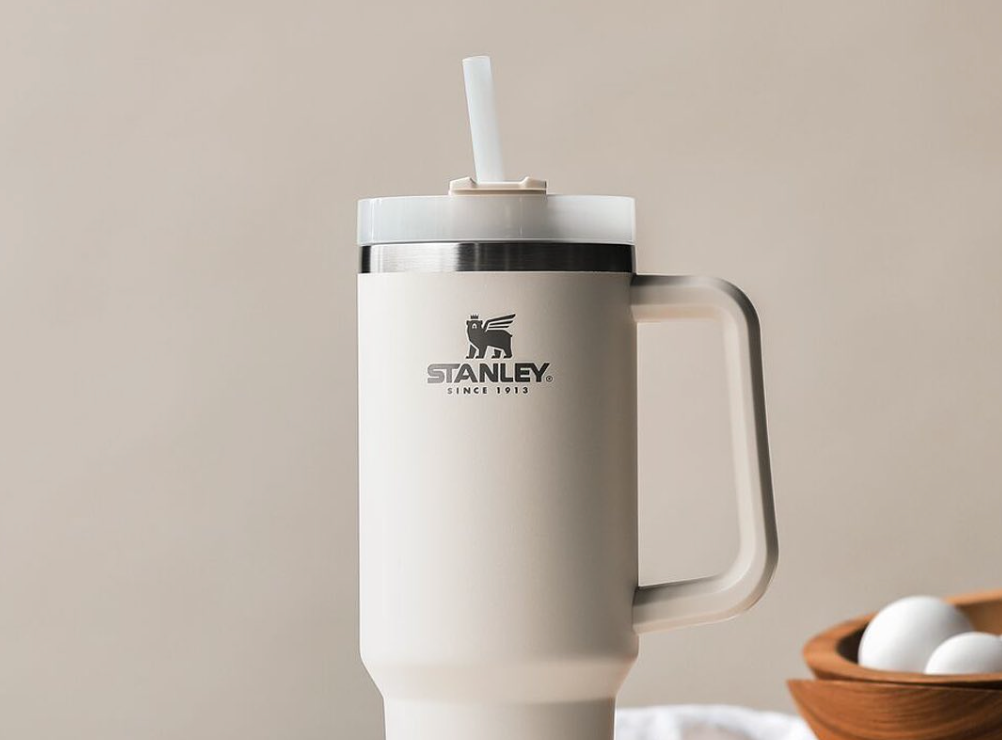 ¿Por qué la gente se ha vuelto fanática de los vasos Stanley?