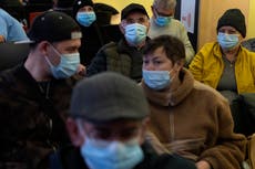 España recupera las mascarillas en hospitales y clínicas por repunte de enfermedades respiratorias