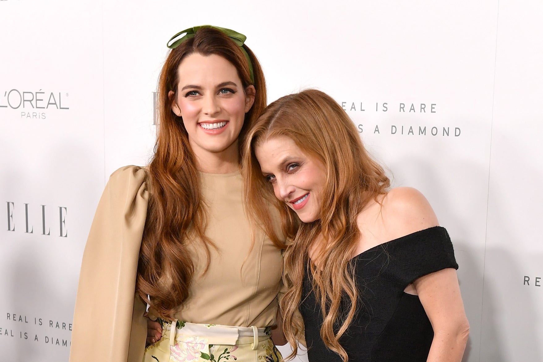 Una nueva demanda afirma que Riley Keough donó sus óvulos a los Travolta después de que su madre, Lisa Marie Presley, lo hizo