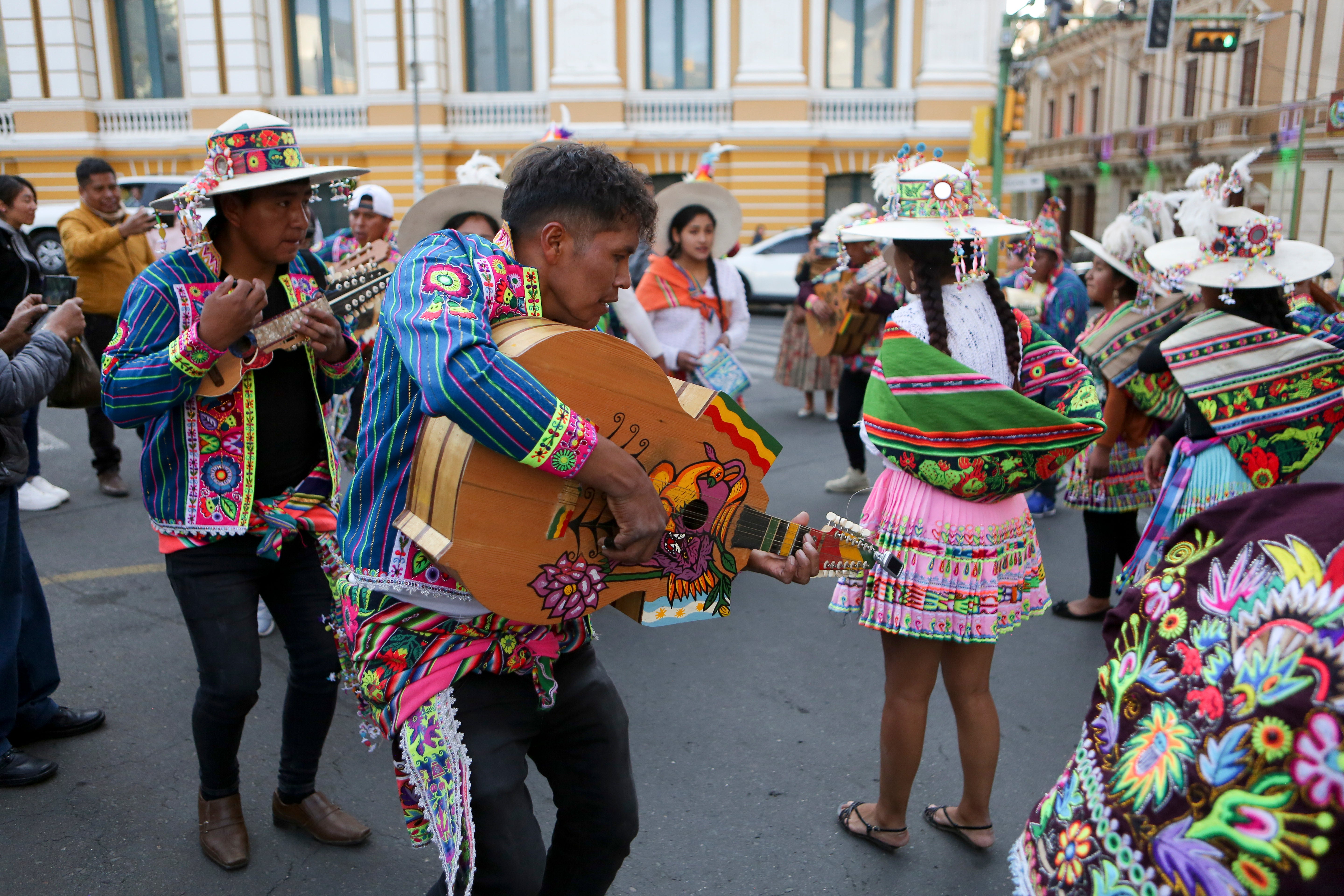 BOLIVIA-MASTICADO DE COCA
