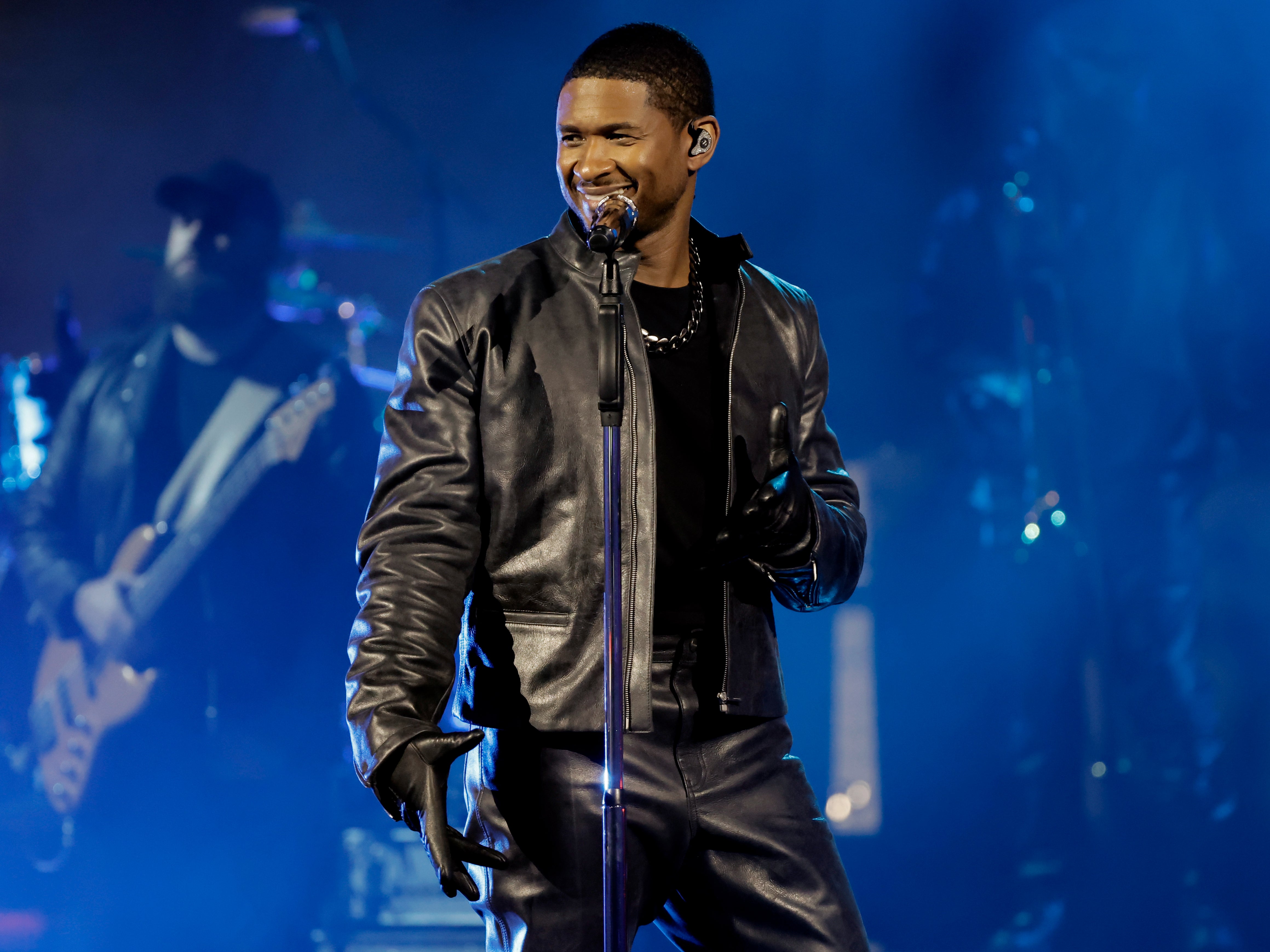 Usher fotografiado durante una grabación del evento iHeartRadio Living Black 2023 en Inglewood, California, el 2 de agosto de 2023.