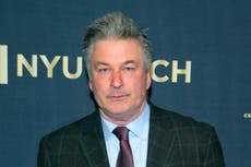 Jurado acusa formalmente al actor Alec Baldwin por tiroteo mortal de 2021