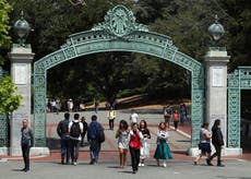 Junta de Universidad de California aplaza votación sobre contratación de migrantes sin estatus legal