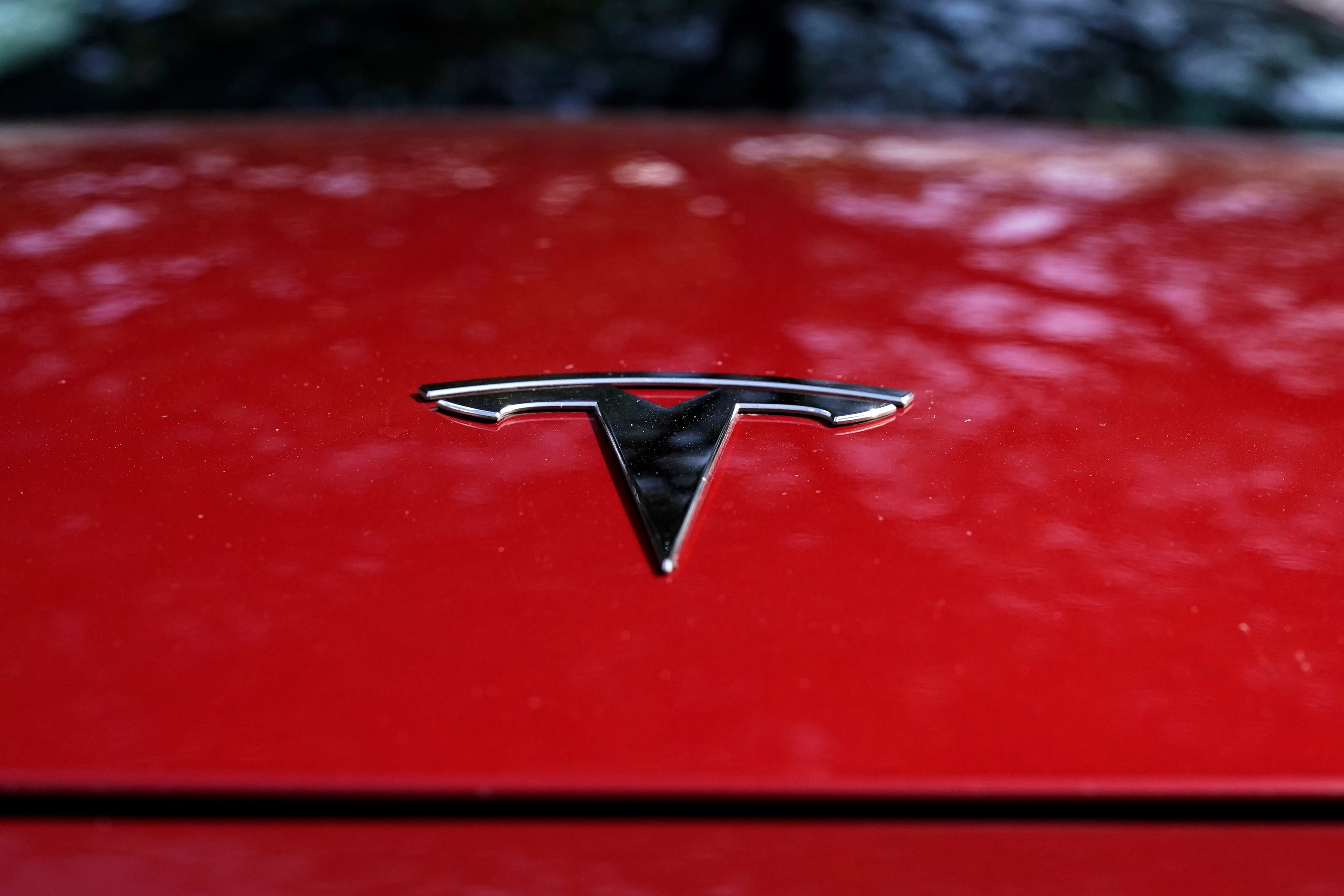 Tesla retira vehículos del mercado