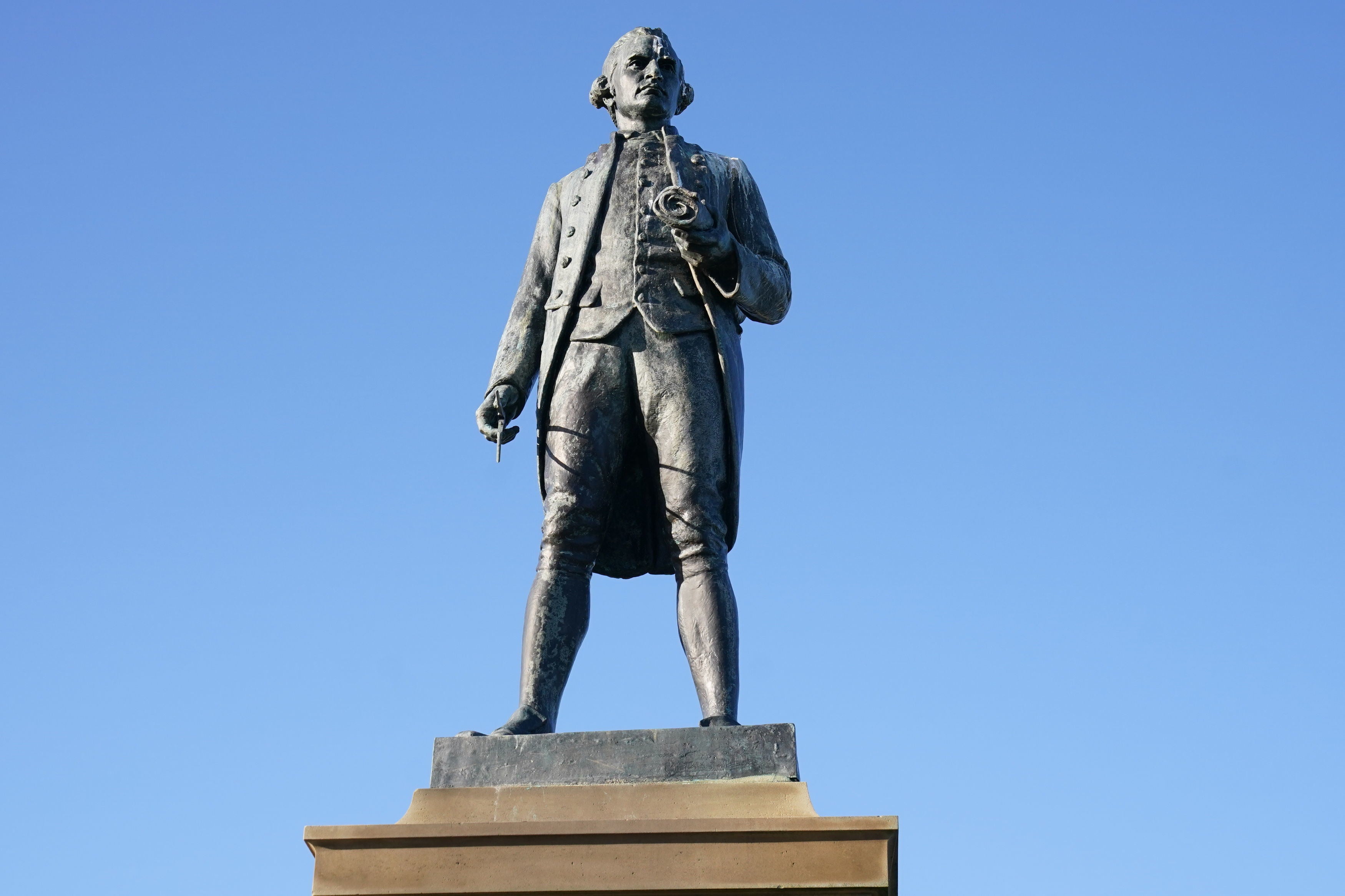 La estatua conmemorativa del Capitán Cook en Whitby, Inglaterra