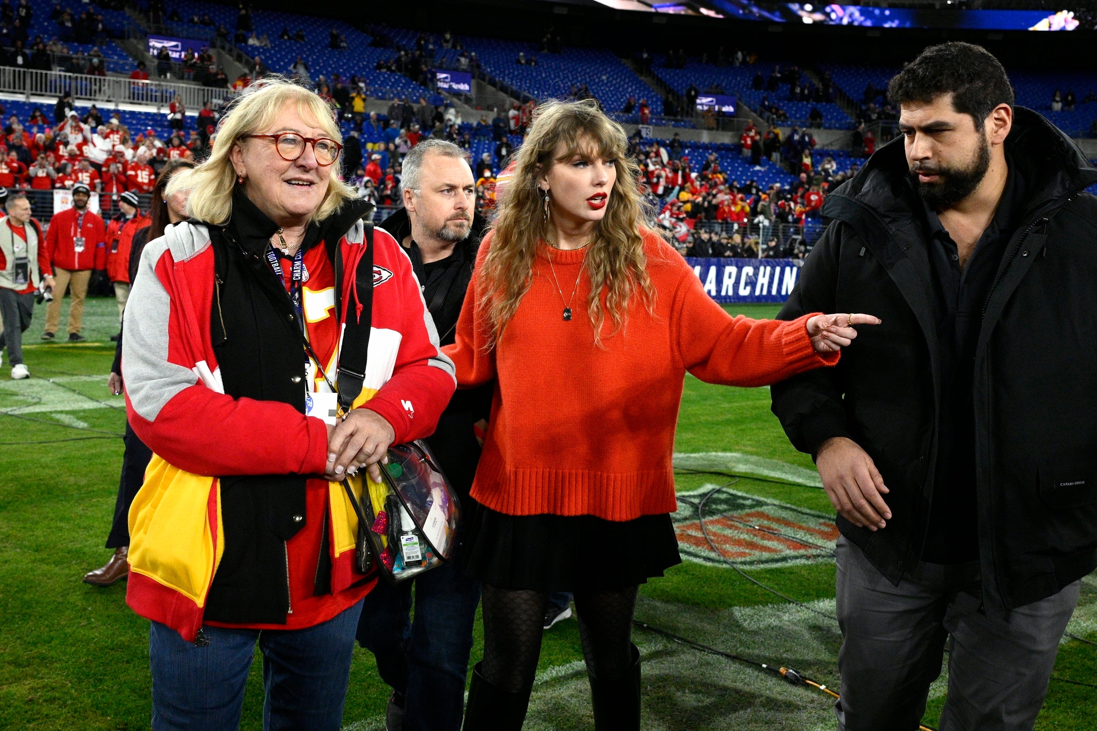 TAYLOR SWIFT-TRAVIS KELCE