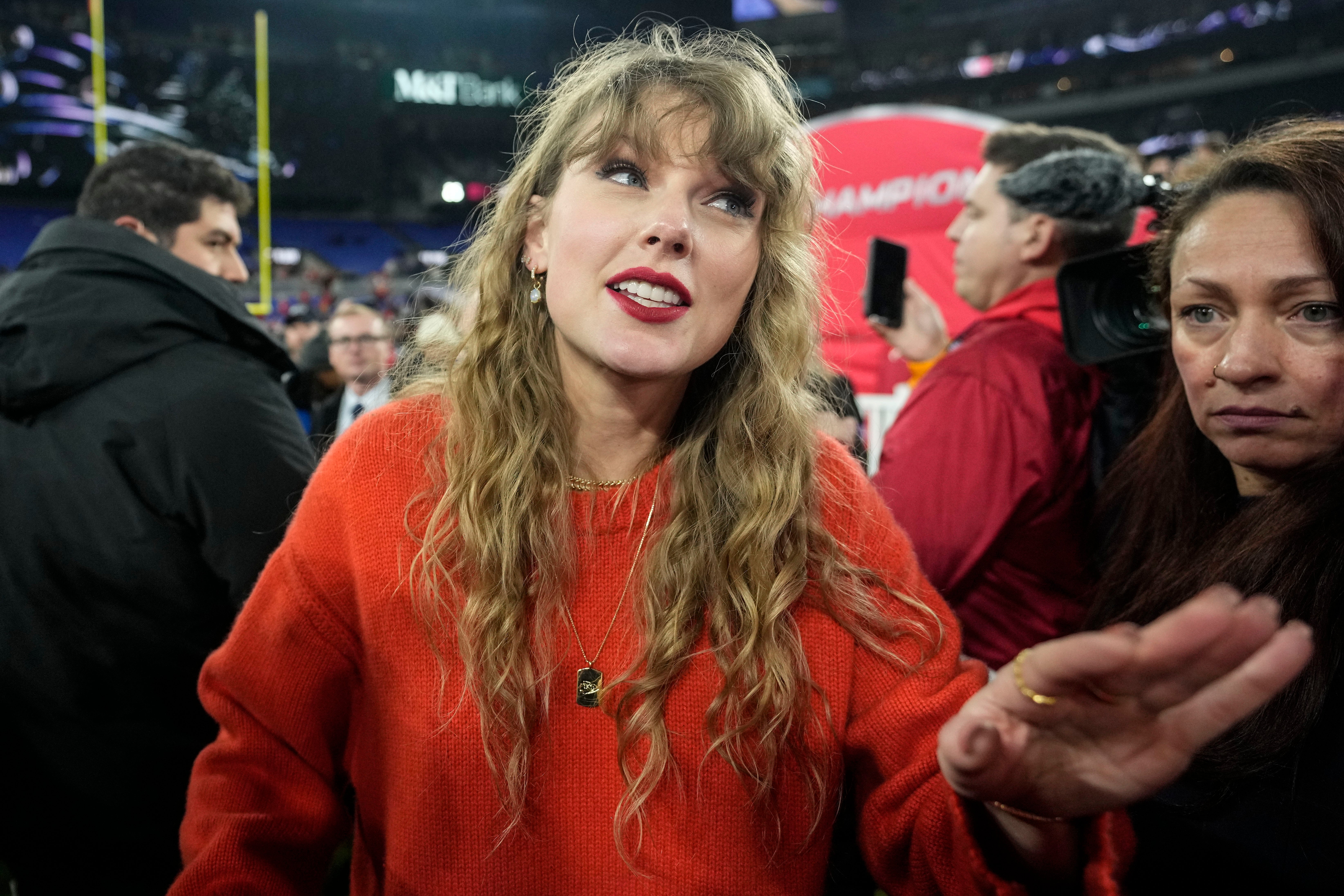 TAYLOR SWIFT-TRAVIS KELCE