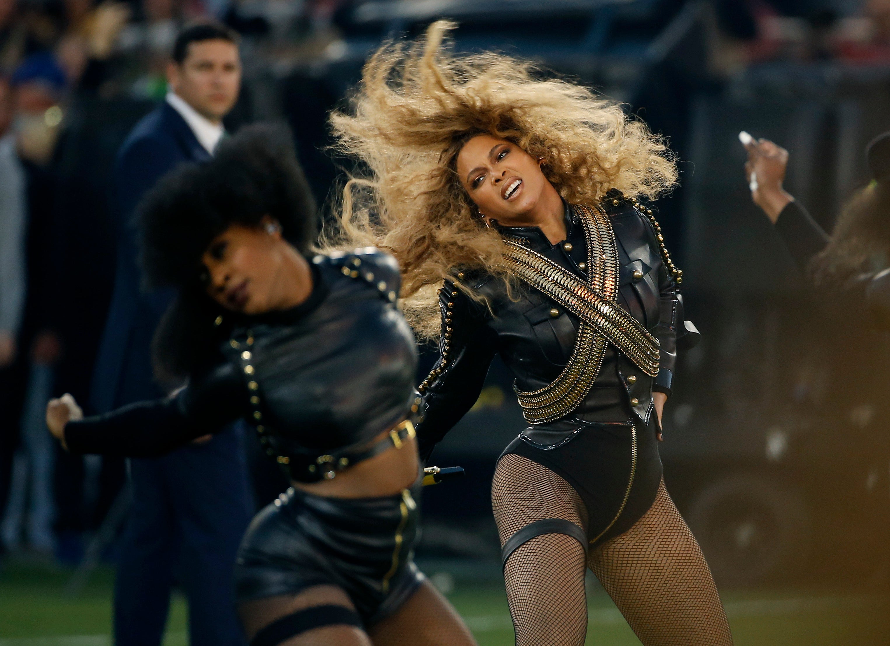 Beyonce actuando en el Super Bowl en 2016