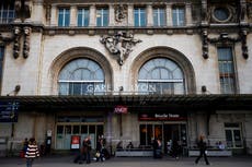 Policía detiene a un hombre que apuñaló a tres personas en una estación de París