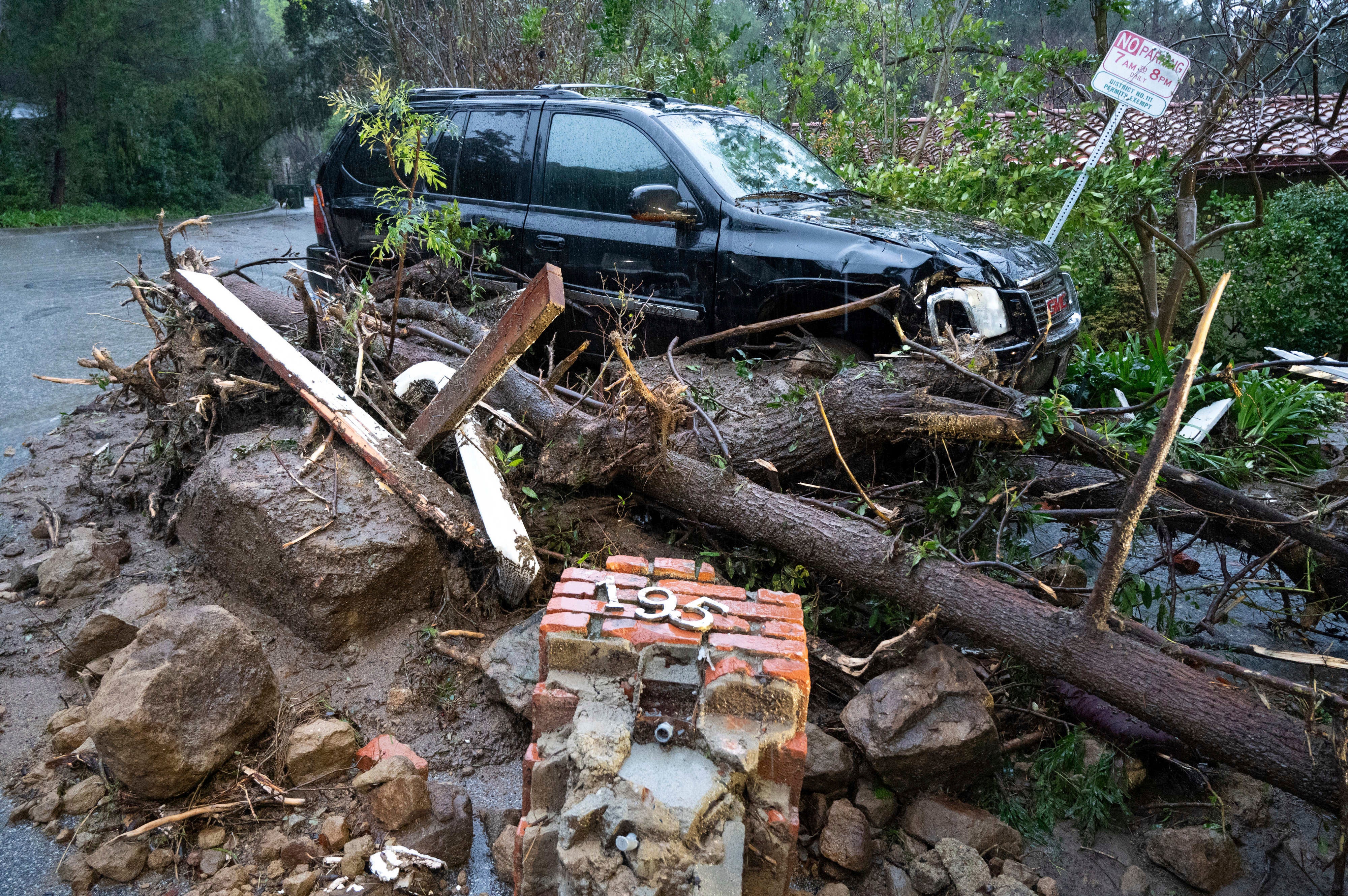 Fuerte tormenta causa inundaciones, evacuaciones y apagones en California |  Independent Español